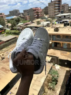 White Nike Air Force 1 Sneakers – Worn Once