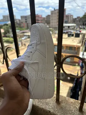 White Nike Air Force 1 Sneakers – Worn Once