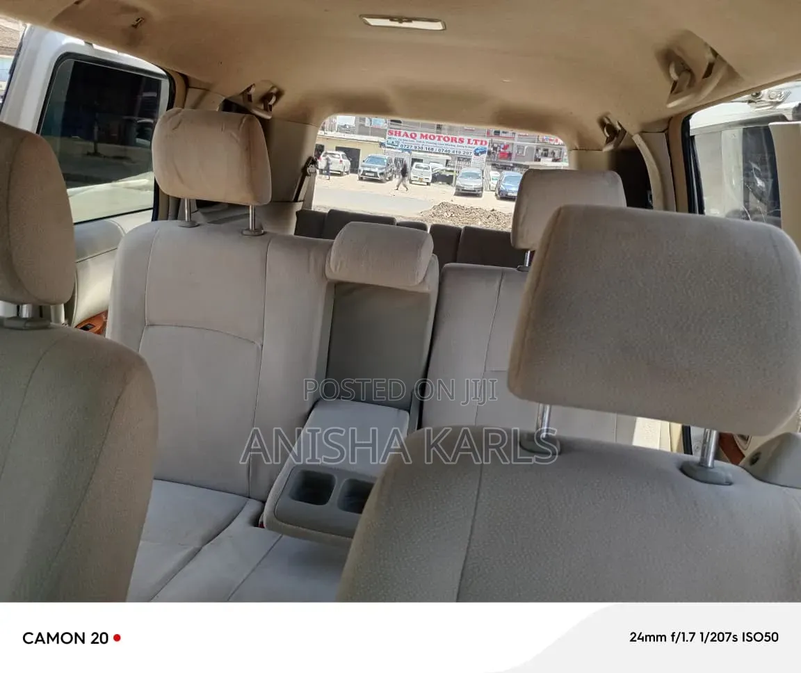 Toyota ISIS 2012 White