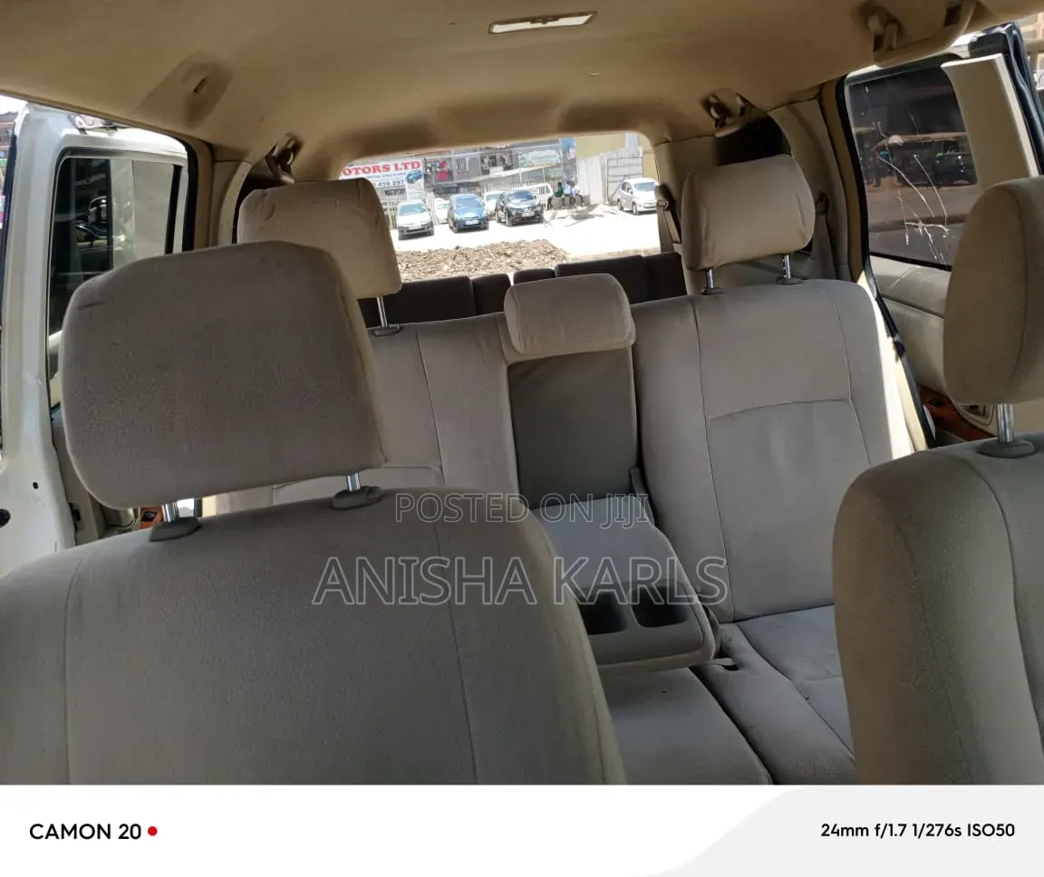 Toyota ISIS 2012 White