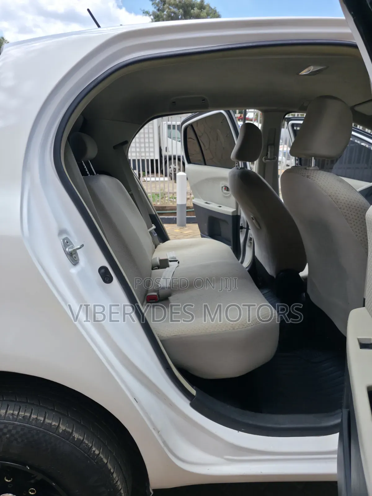 Toyota Vitz 2006 White