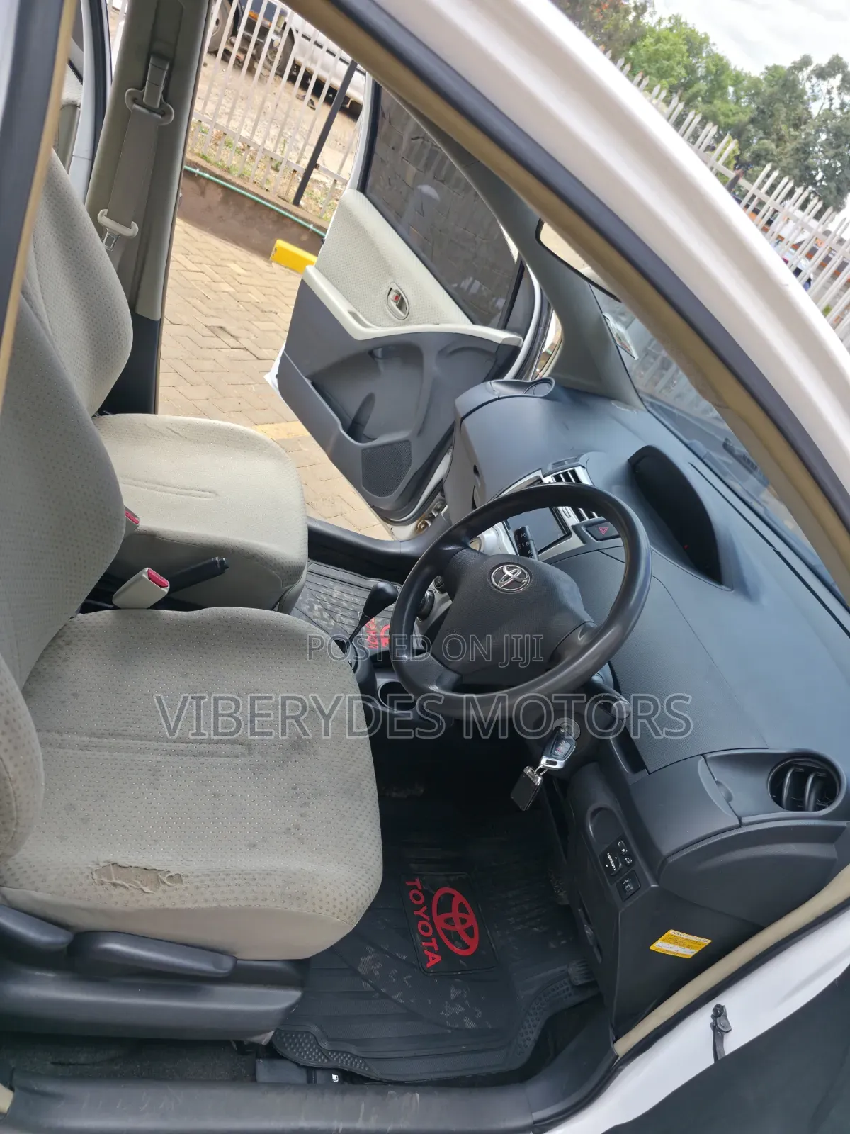 Toyota Vitz 2006 White