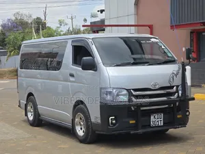 Toyota HiAce 2014 Silver