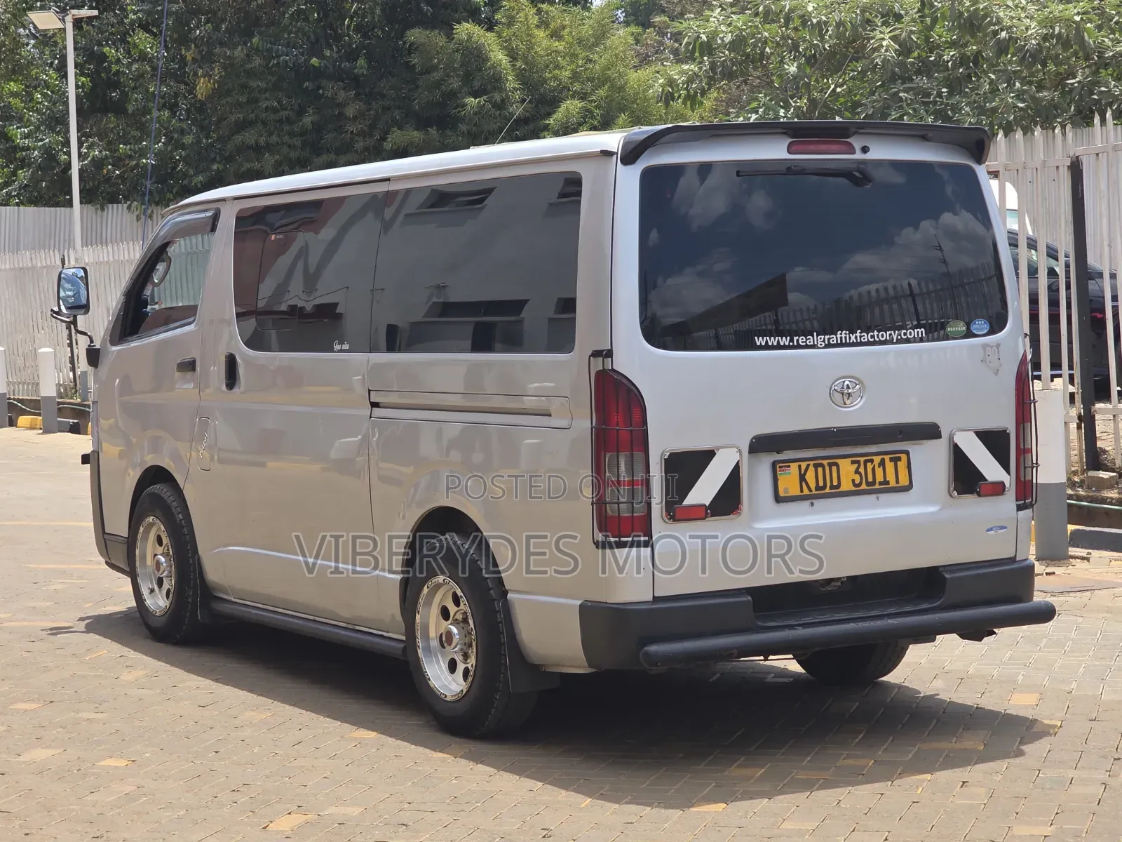 Toyota HiAce 2014 Silver