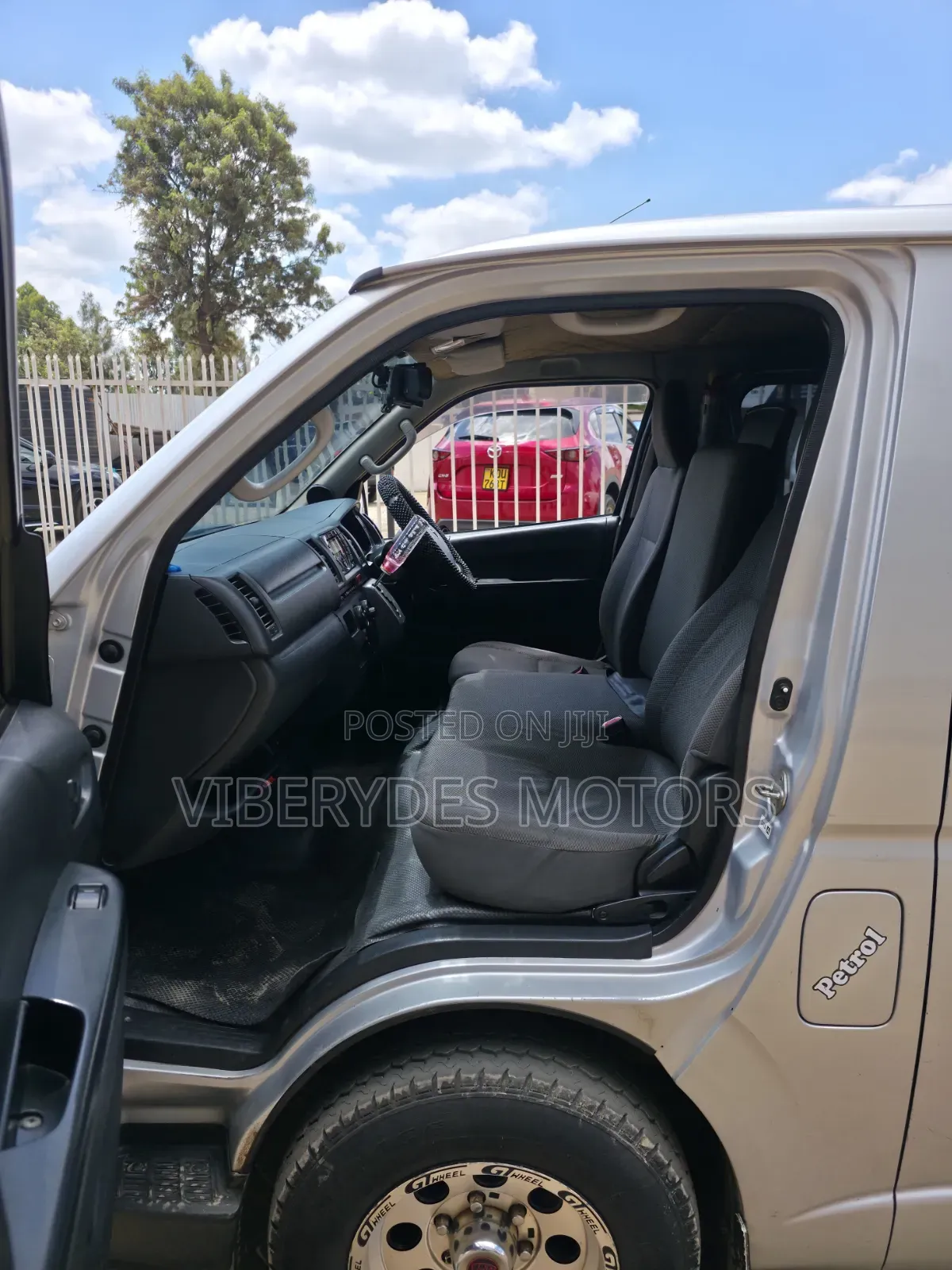 Toyota HiAce 2014 Silver