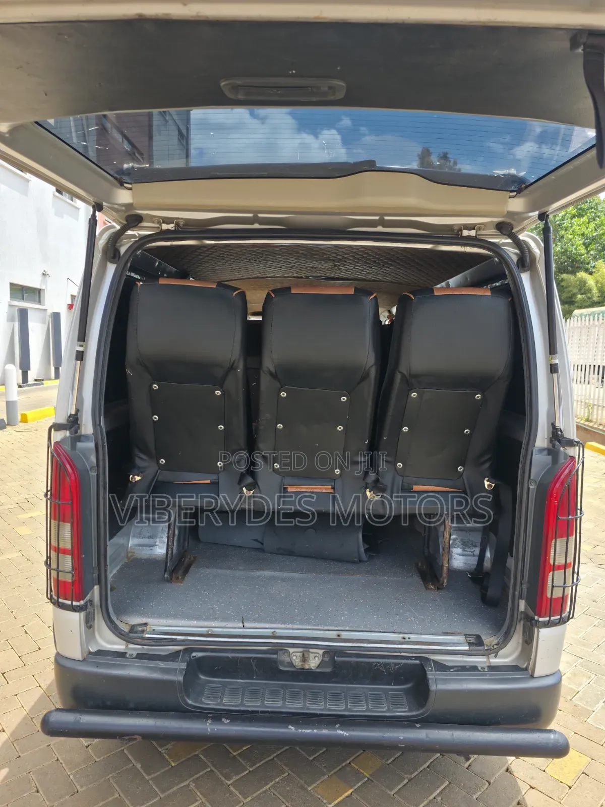 Toyota HiAce 2014 Silver