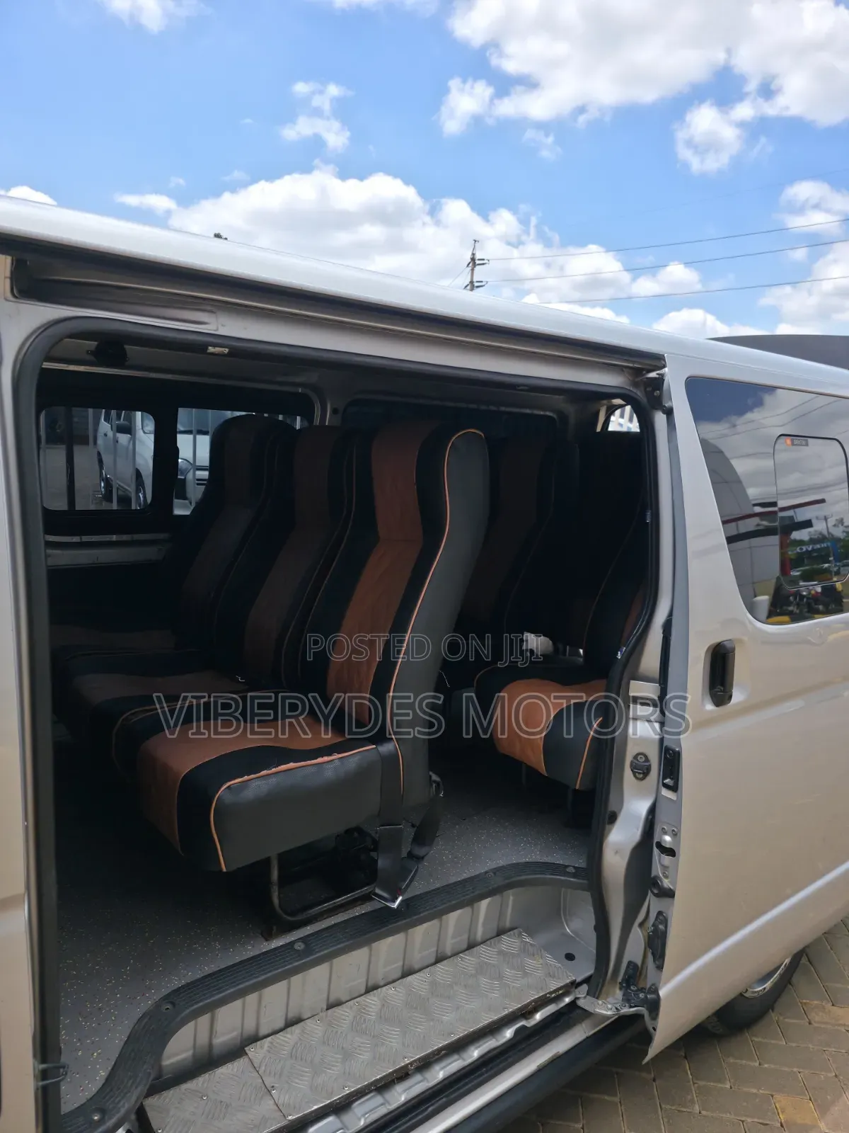 Toyota HiAce 2014 Silver