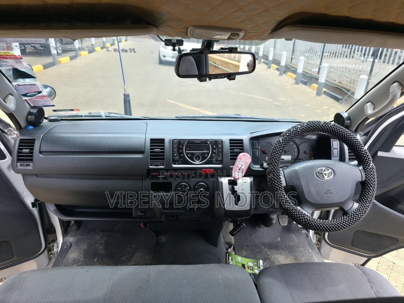 Toyota HiAce 2014 Silver