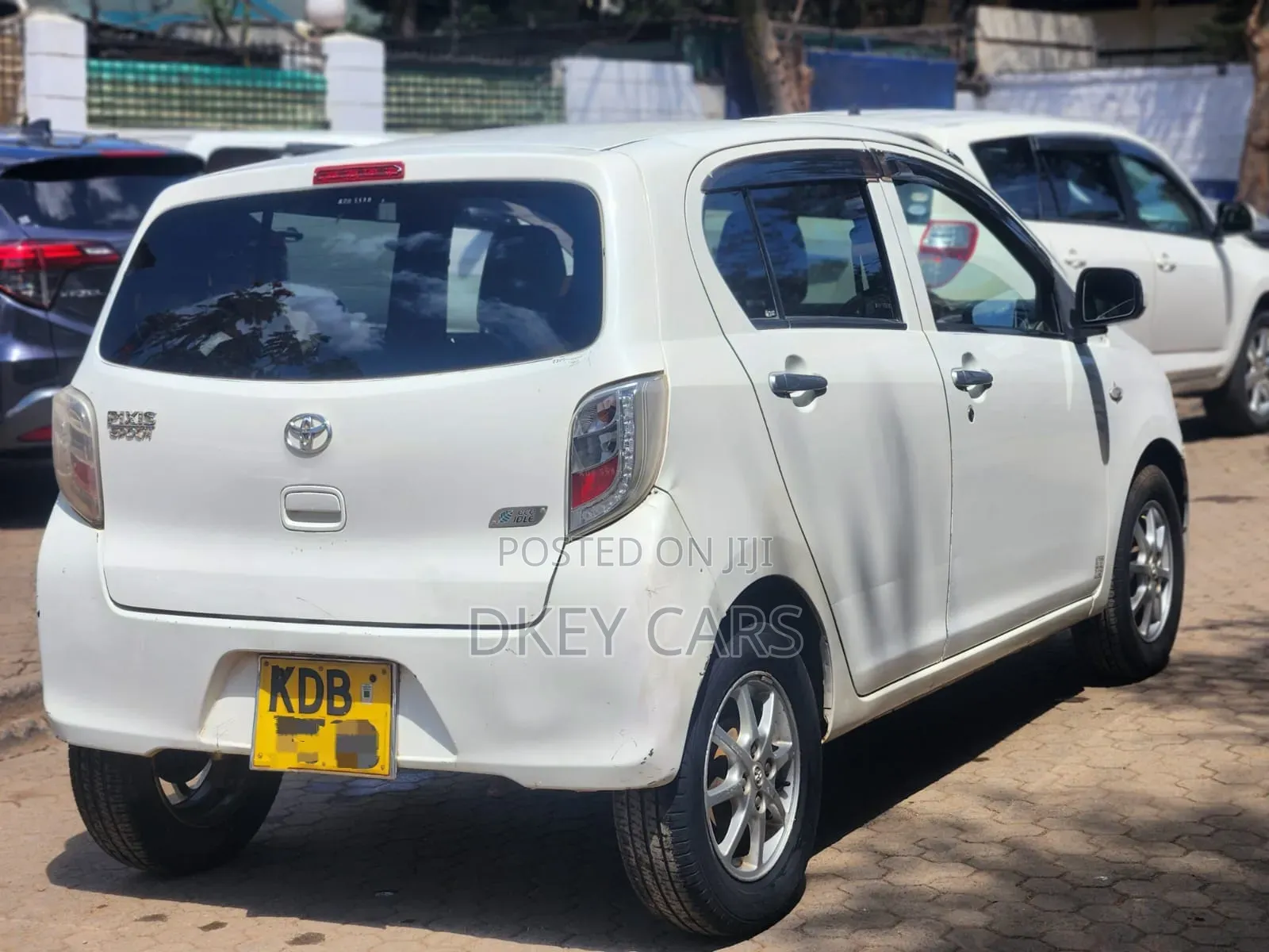 Toyota Pixis 2014 White