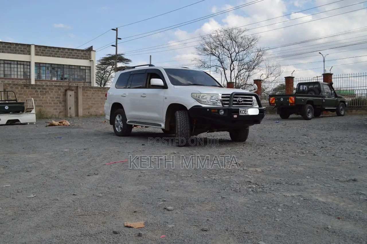 Toyota Land Cruiser 4.6 V8 ZX 2013 White