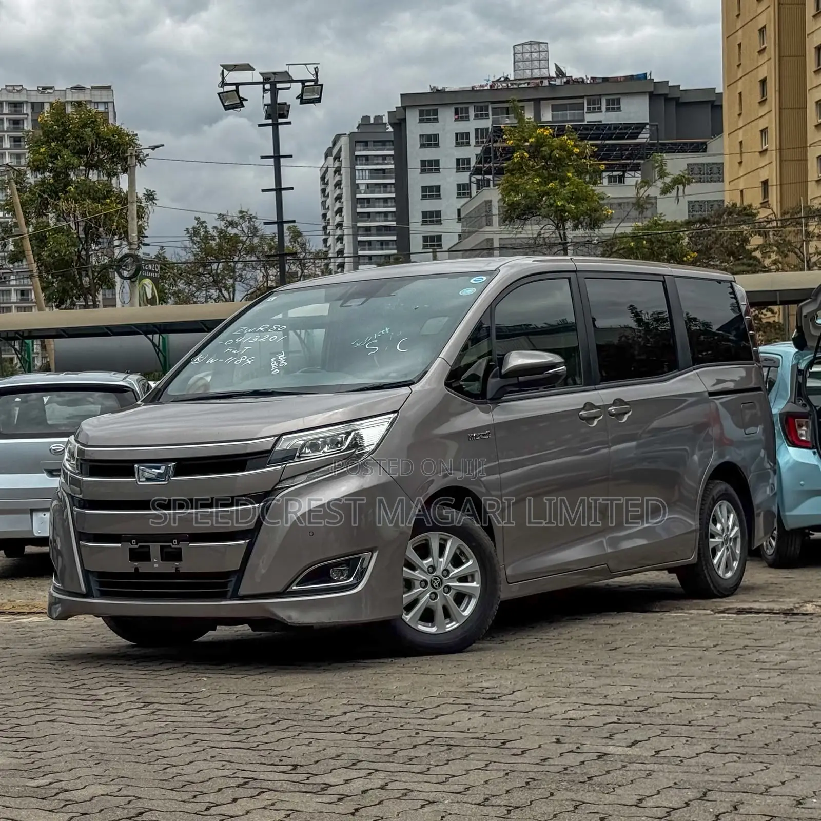 Toyota Noah 1.8 FWD Hybrid (7 seater) 2019 Brown