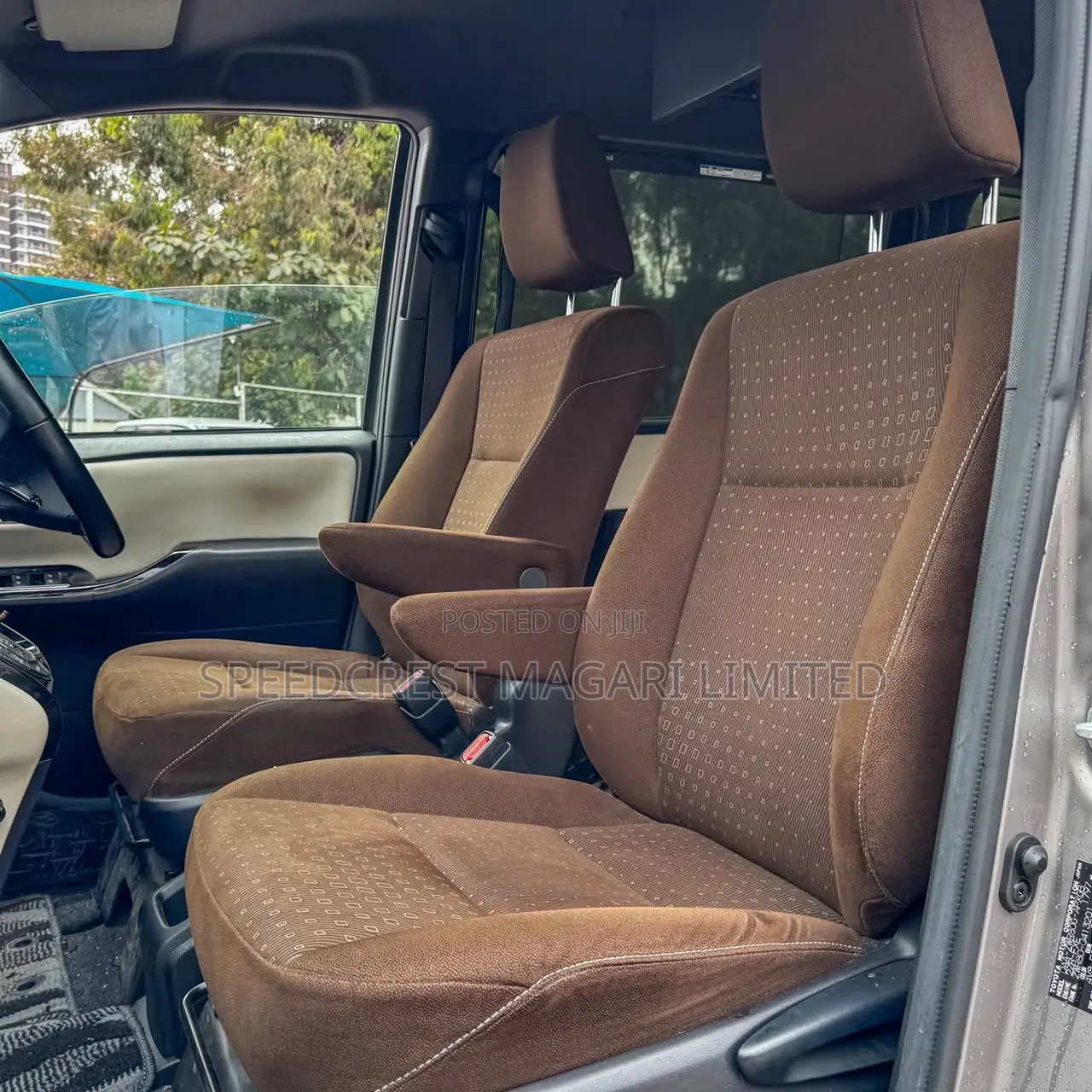 Toyota Noah 1.8 FWD Hybrid (7 seater) 2019 Brown