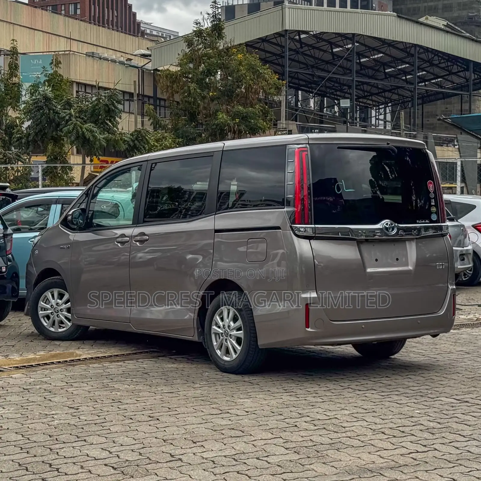 Toyota Noah 1.8 FWD Hybrid (7 seater) 2019 Brown