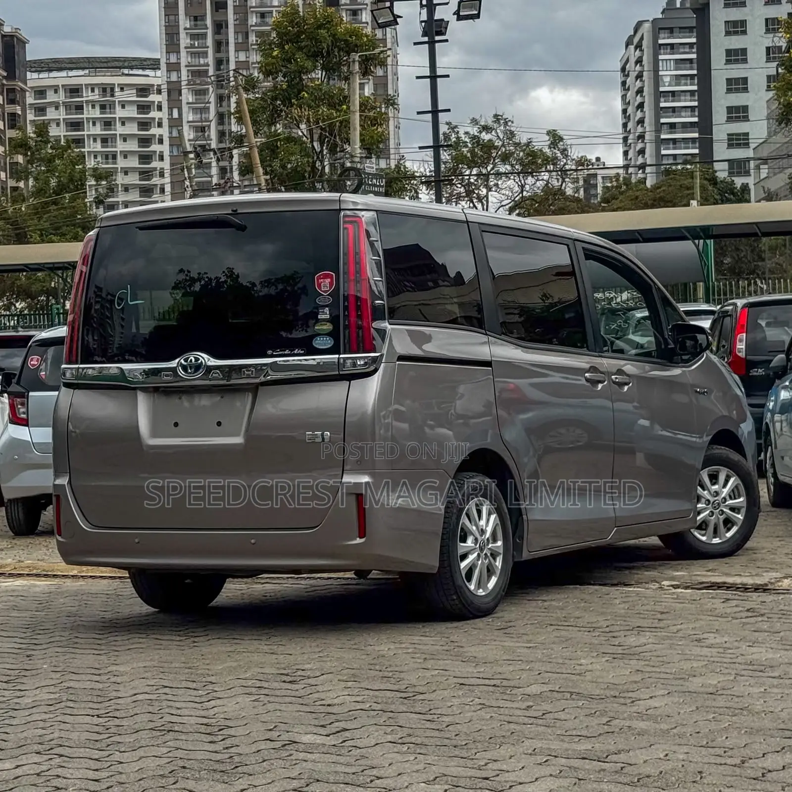 Toyota Noah 1.8 FWD Hybrid (7 seater) 2019 Brown
