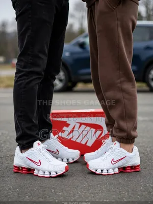 Nike Shox Parlour