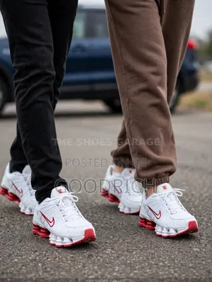 Nike Shox Parlour