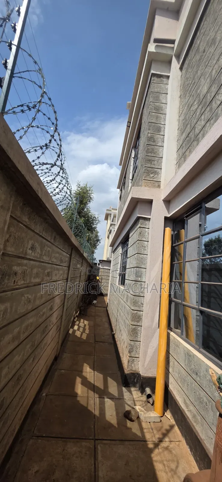5bdrm Mansion in Kiora Estate, Riabai for sale