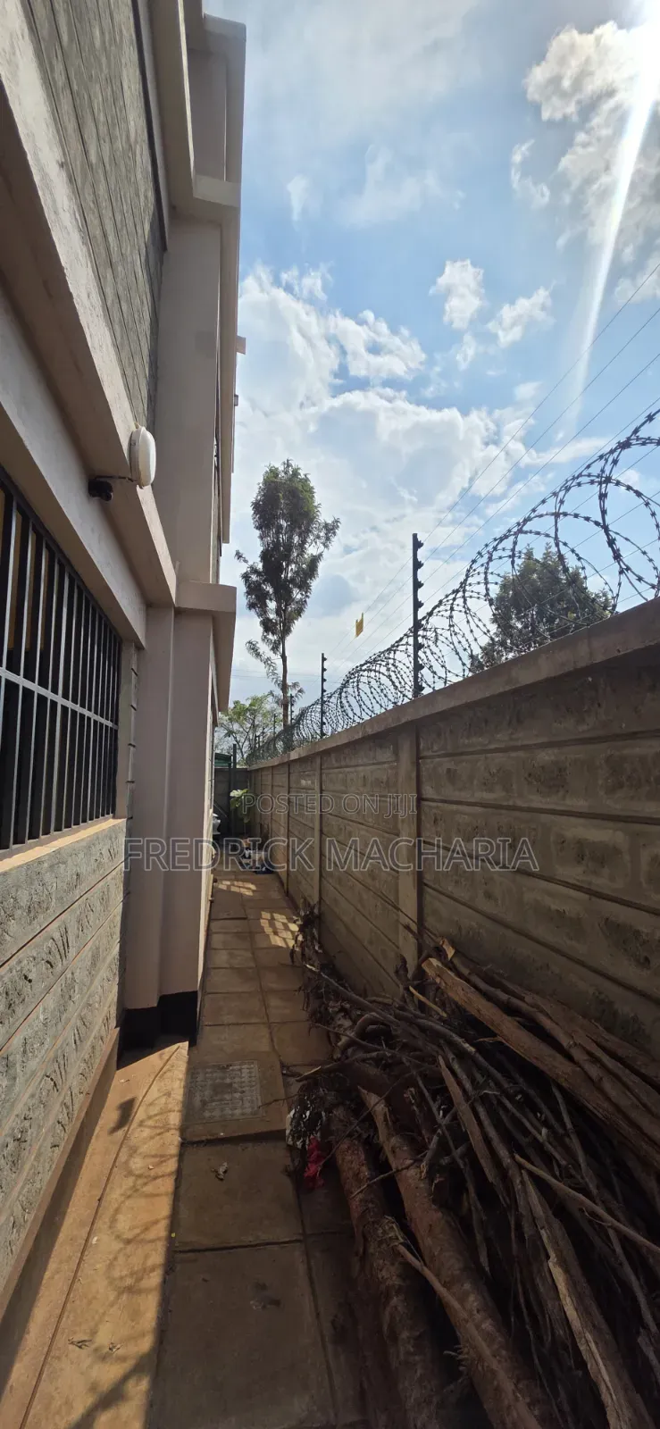 5bdrm Mansion in Kiora Estate, Riabai for sale