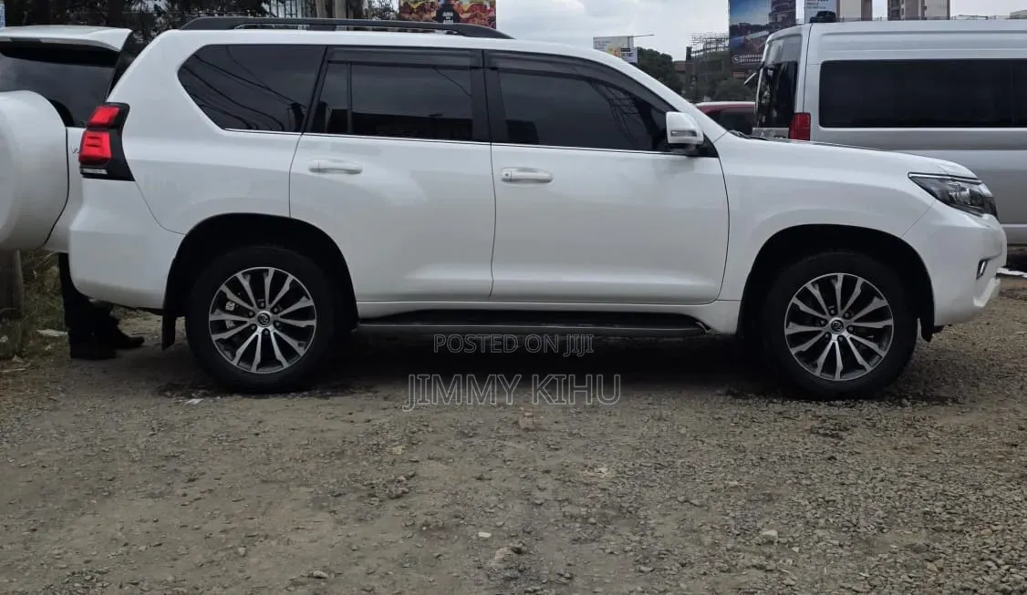 Toyota Land Cruiser Prado 2023 Pearl