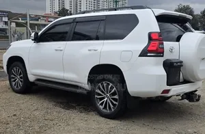 Toyota Land Cruiser Prado 2023 Pearl