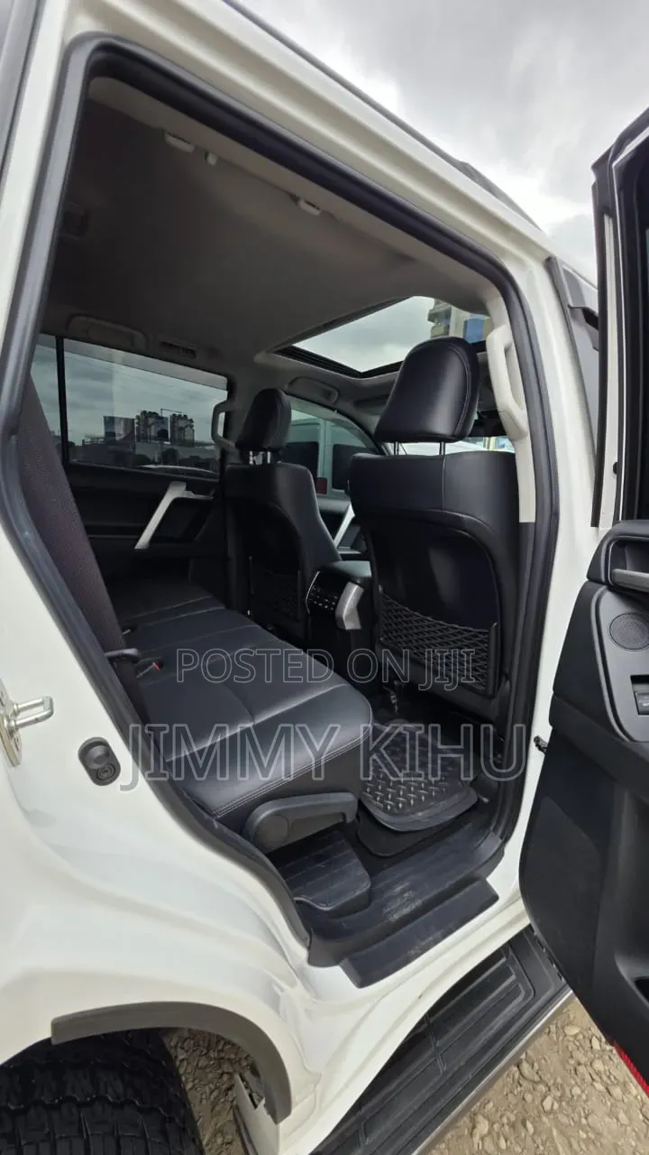 Toyota Land Cruiser Prado 2023 Pearl
