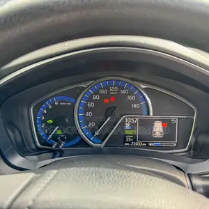 Toyota Corolla Fielder 1.5 Hybrid FWD 2020 Silver