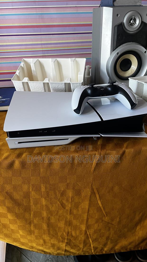 PlayStation 5 ( 2 Controllers) Black,White BoughtThis Sunday.Negotiabl - thumbnail 8