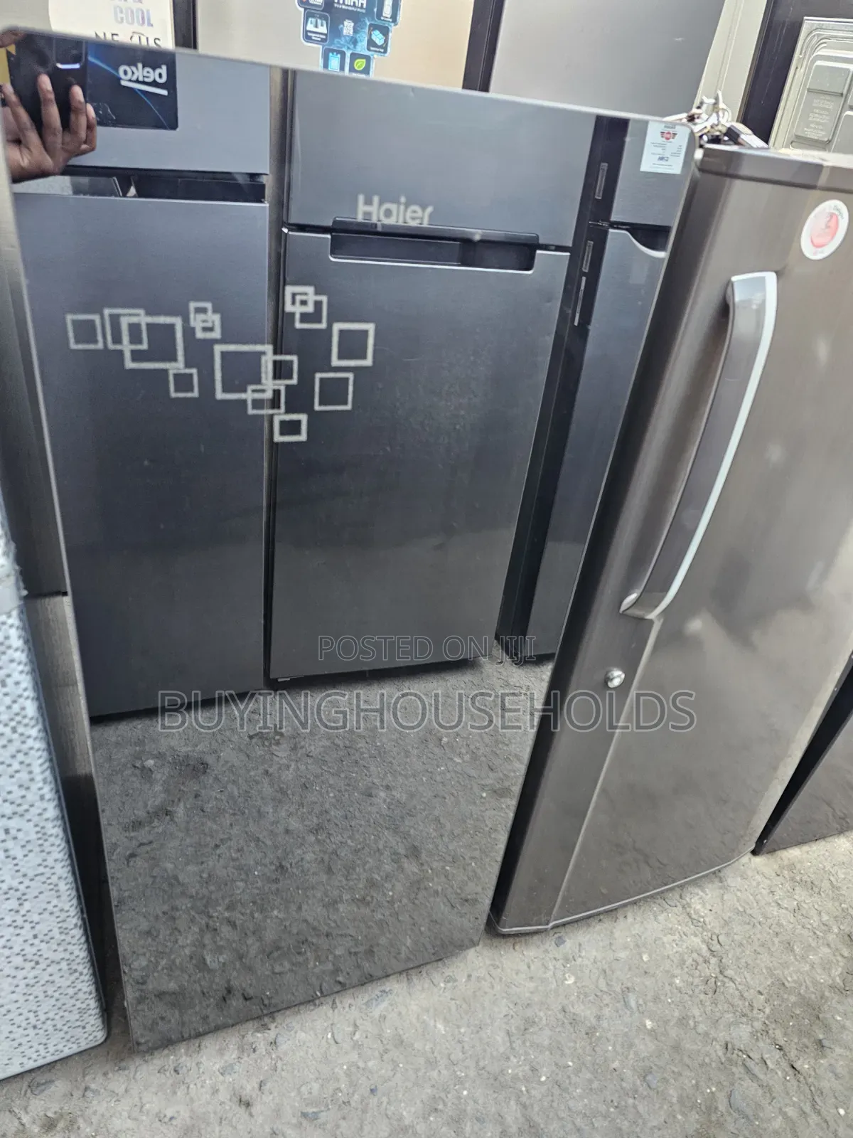 Haier 195L Mirrored Door Fridge