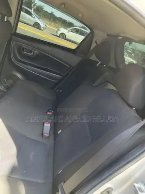 Toyota Vitz 2016 Silver