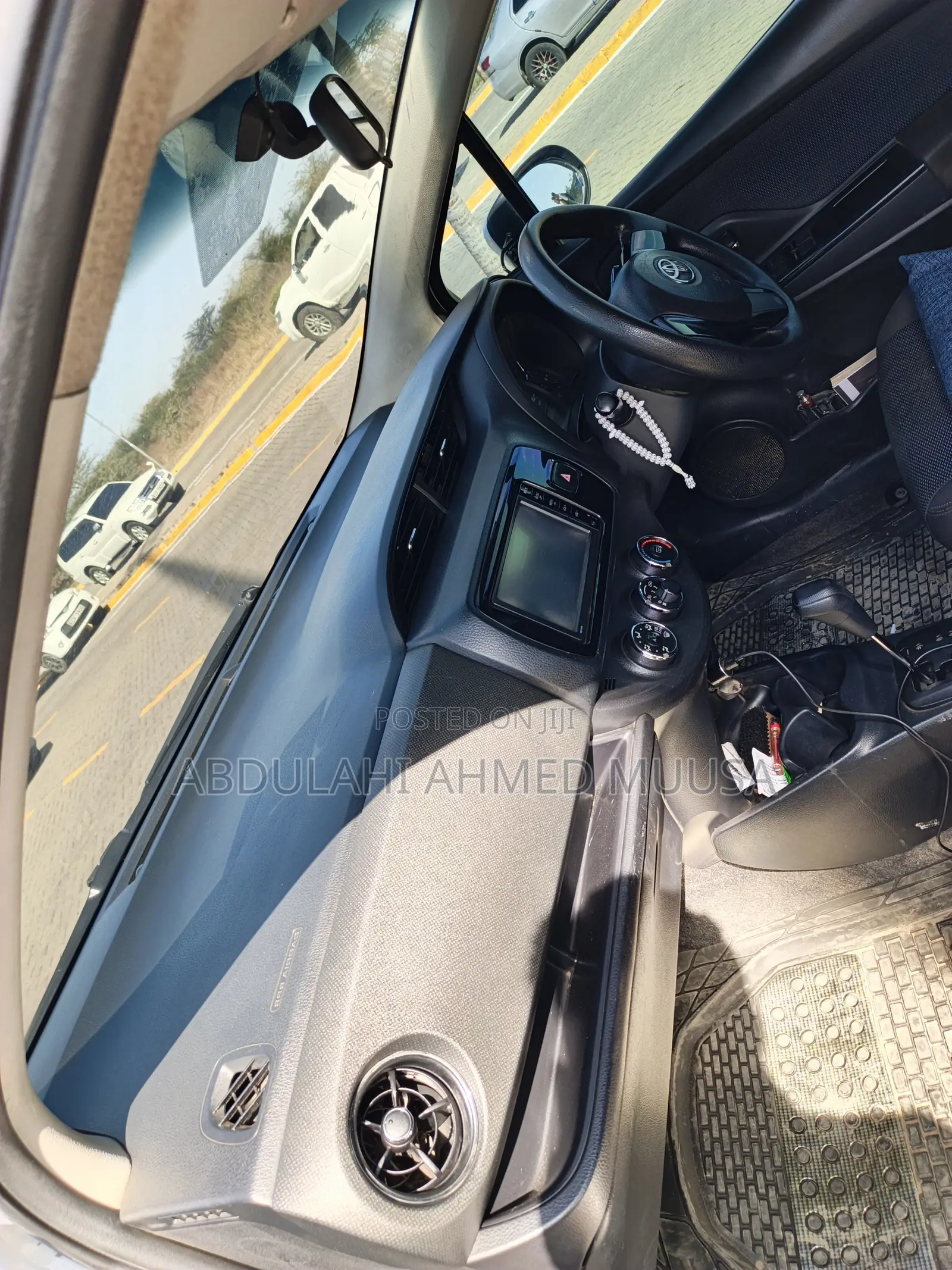 Toyota Vitz 2016 Silver