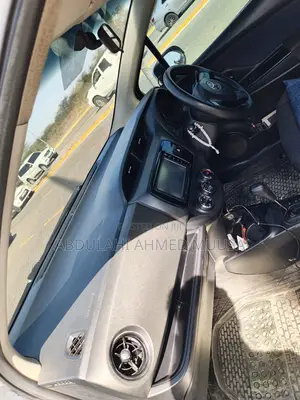 Toyota Vitz 2016 Silver