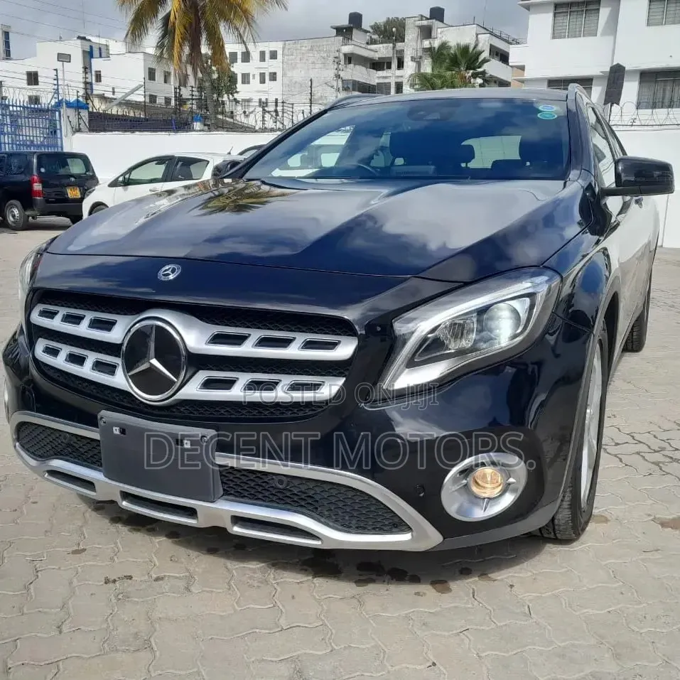 Mercedes-Benz GLA-Class 2019 Black