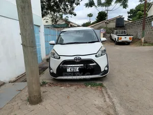 Toyota Sienta 1.5 FWD 2018 Pearl