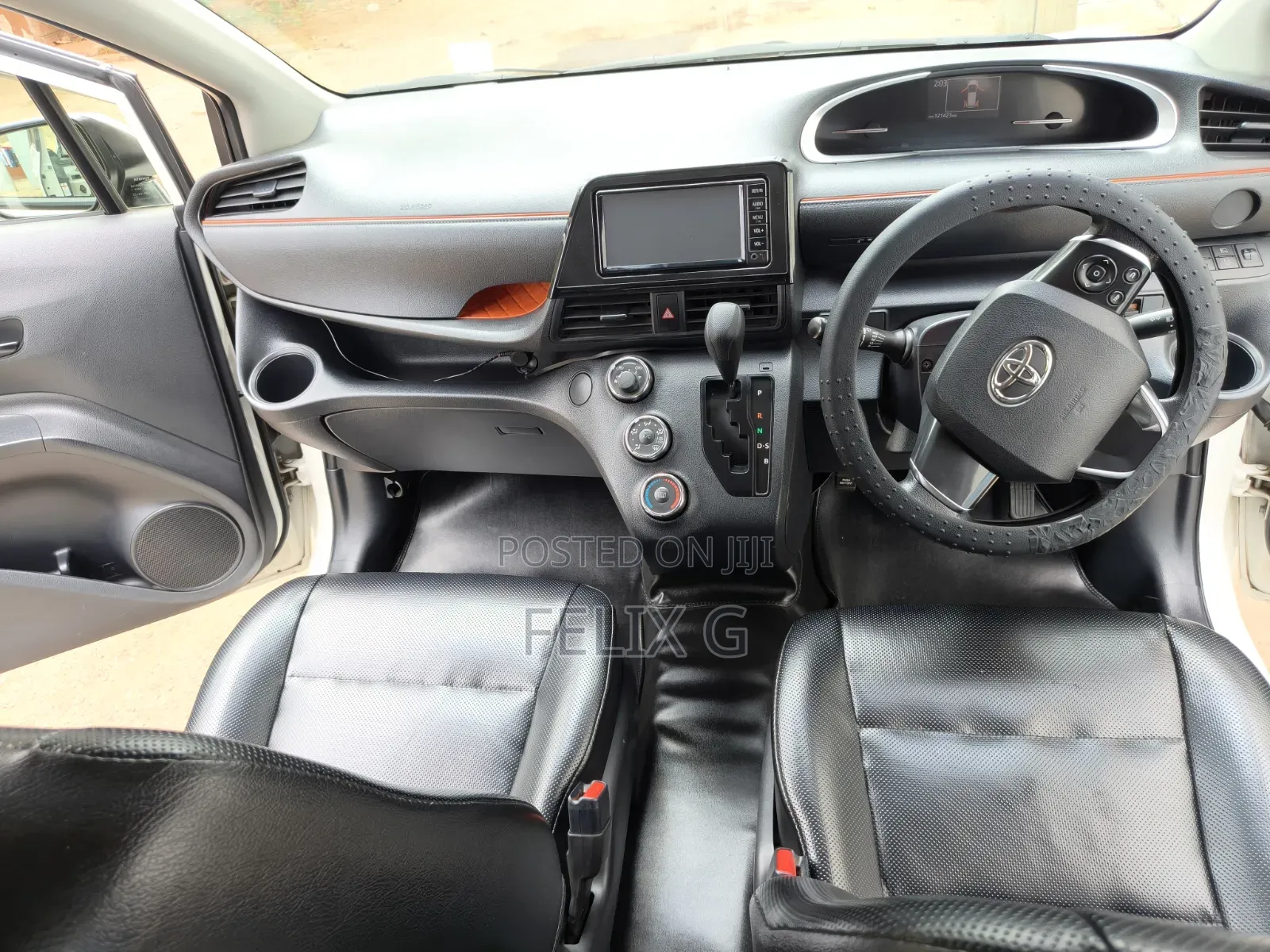 Toyota Sienta 1.5 FWD 2018 Pearl
