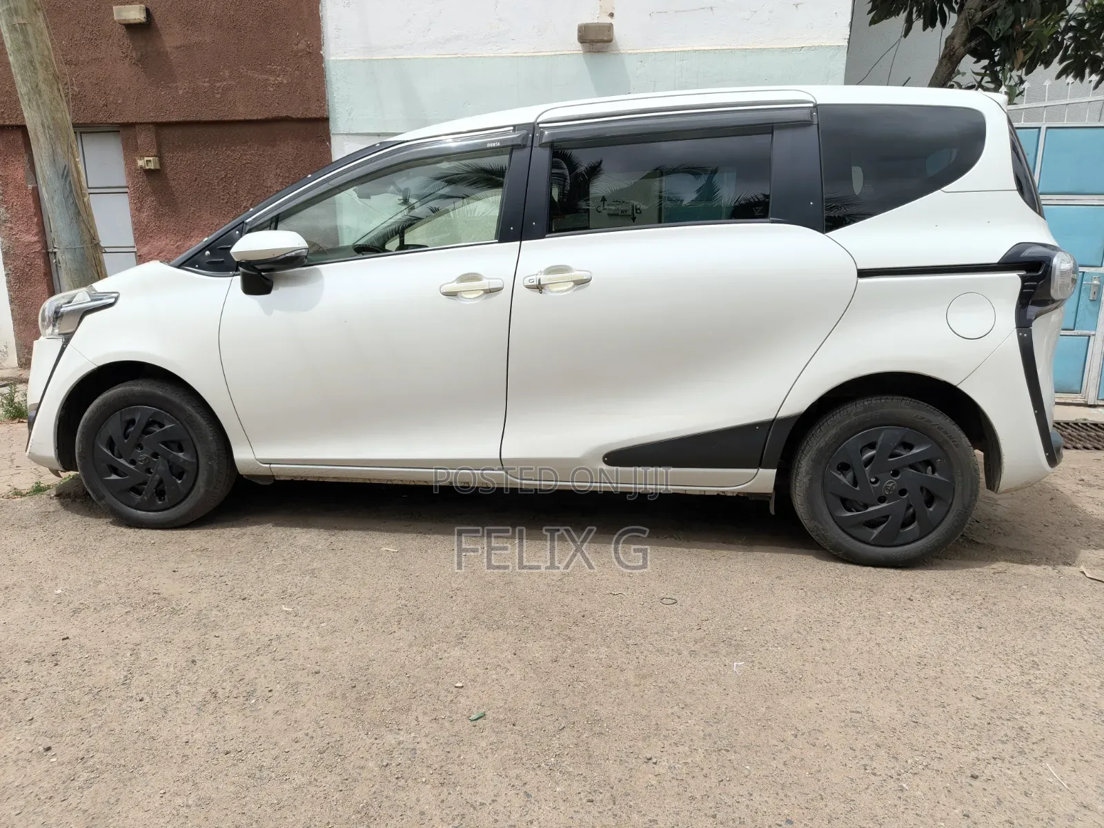 Toyota Sienta 1.5 FWD 2018 Pearl