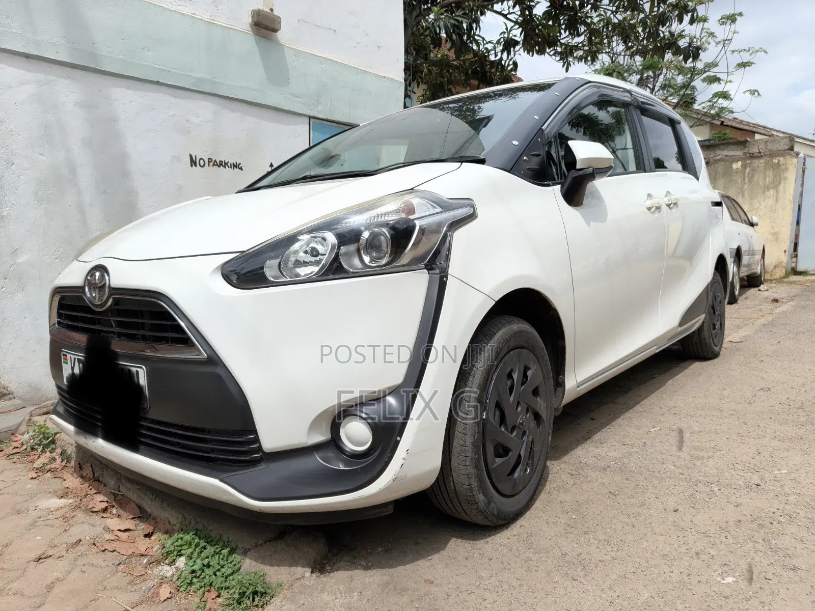 Toyota Sienta 1.5 FWD 2018 Pearl