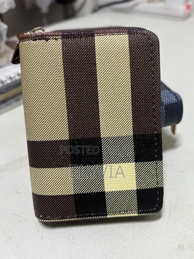 Checkered CardHolder - main view