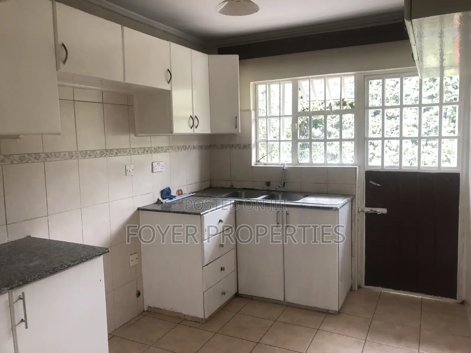 3bdrm House in Osupuko Estate, Gataka for rent