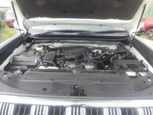 Toyota Land Cruiser Prado 2.7 2019 White