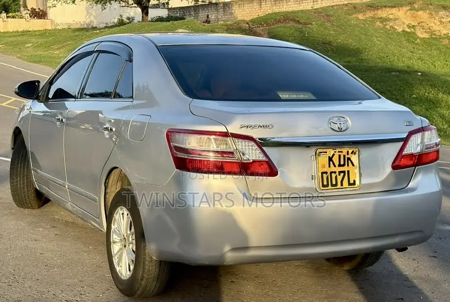 Toyota Premio 1.5 FWD 2016 Silver