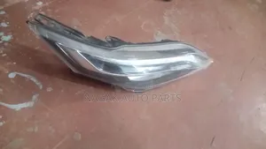 Nissan Serena 2015 Top Headlight