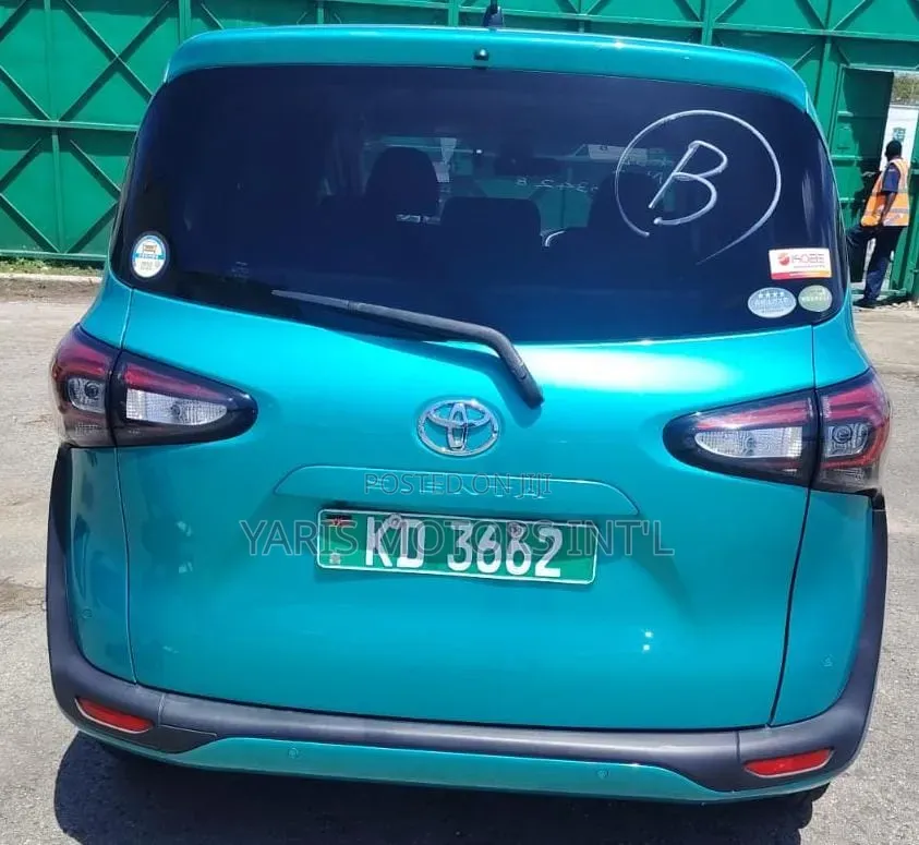 Toyota Sienta 2019