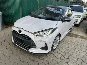 Toyota Yaris 2020 Gray