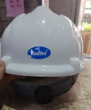 Vaultex Safety Helmet With an Adjustable Ratchet Knob System