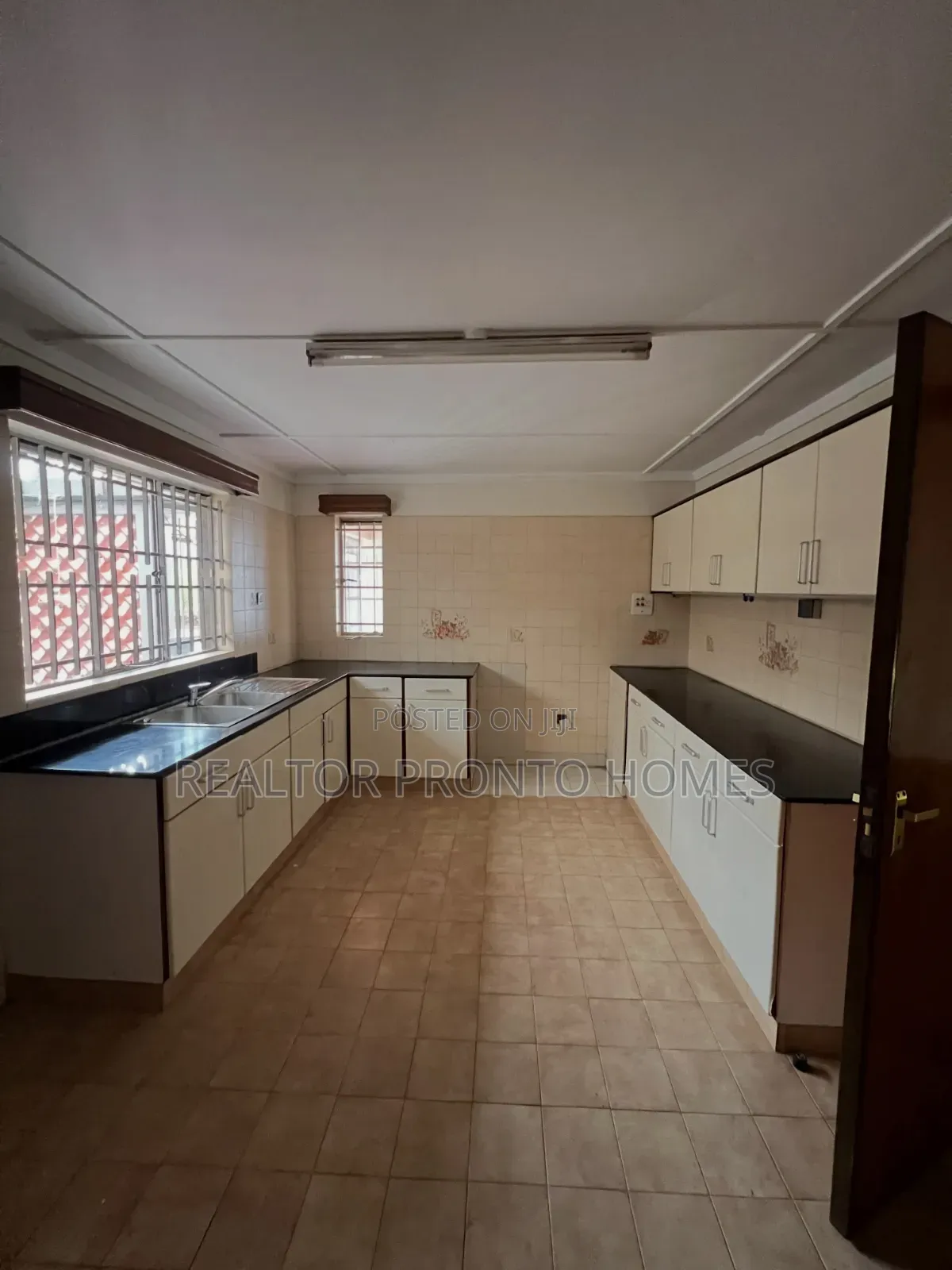 4bdrm Townhouse / Terrace in Kileleshwa for rent