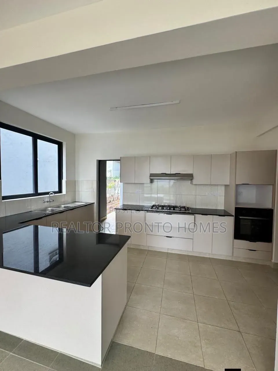 4bdrm Townhouse/Terrace in Syokimau, Gateway Mall Area for sale