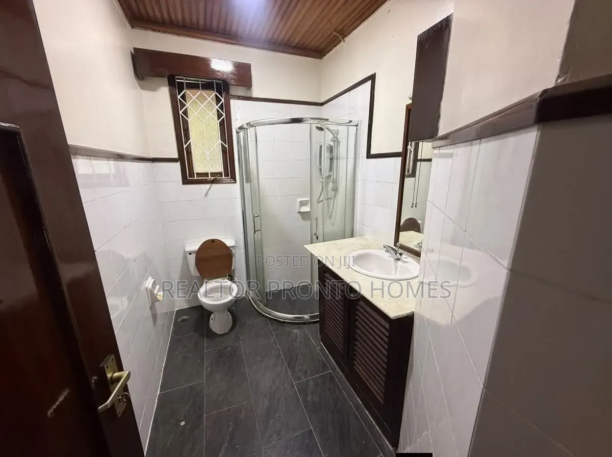 4bdrm Townhouse / Terrace in Lavington, Muthangari for rent