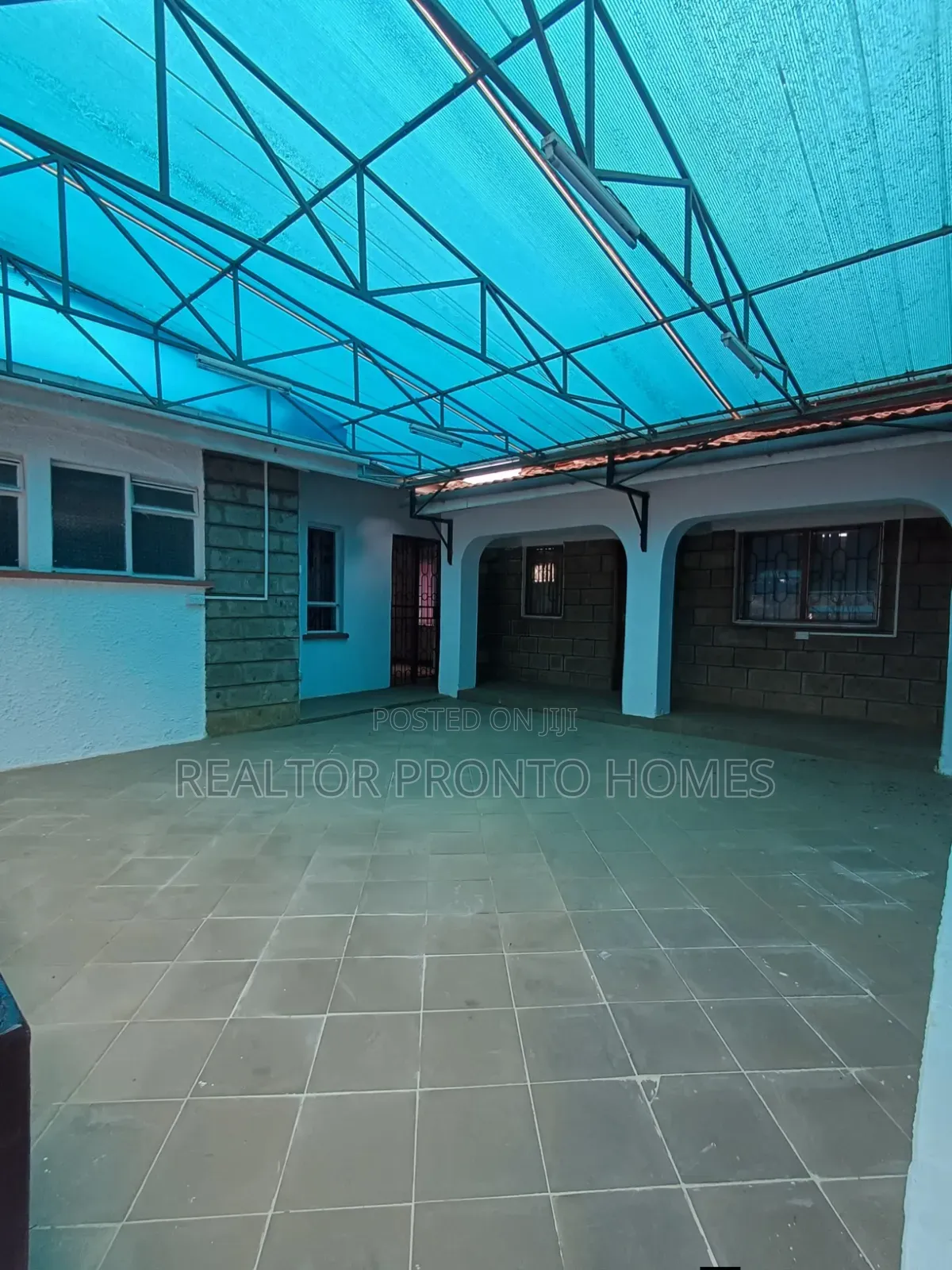 Commercial 5 Bedrooms House for Office Use