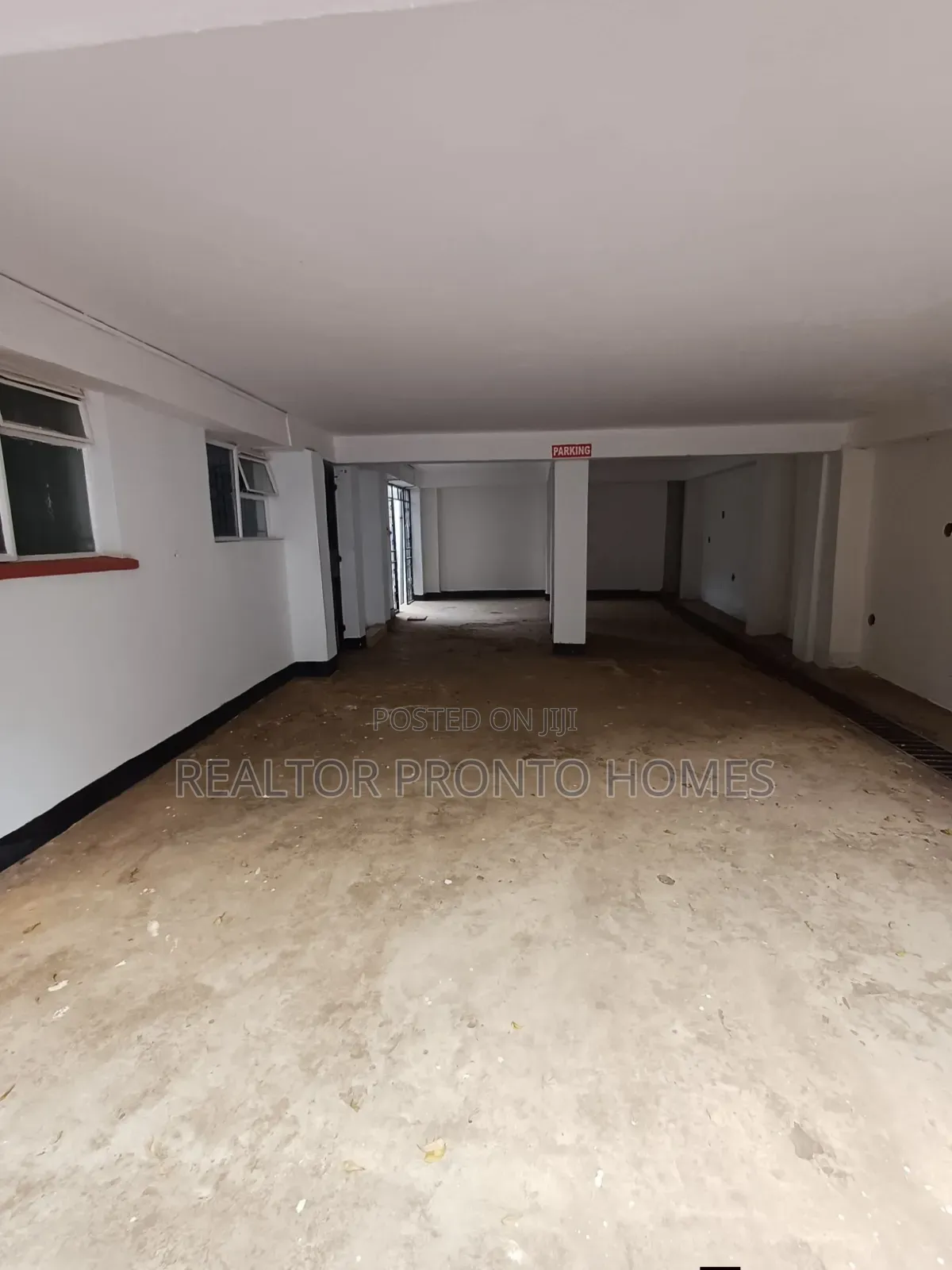 Commercial 5 Bedrooms House for Office Use