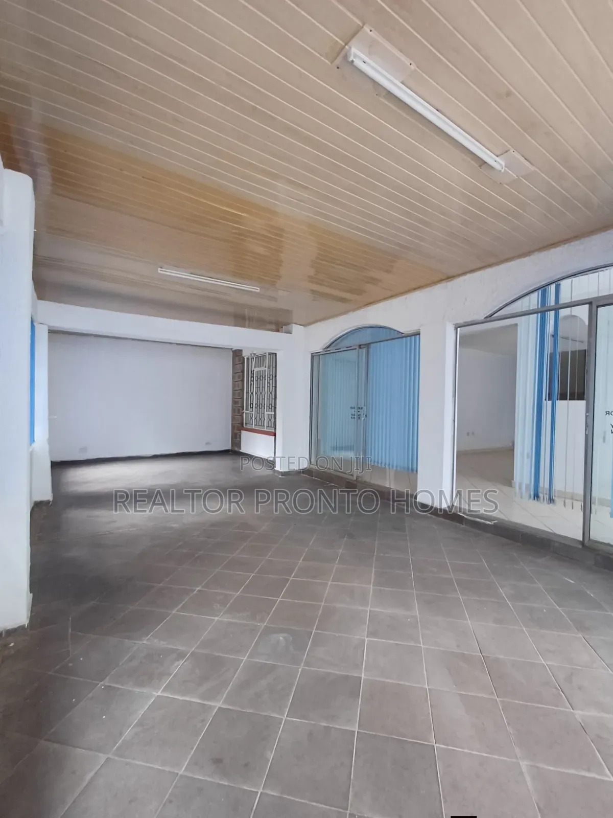 Commercial 5 Bedrooms House for Office Use